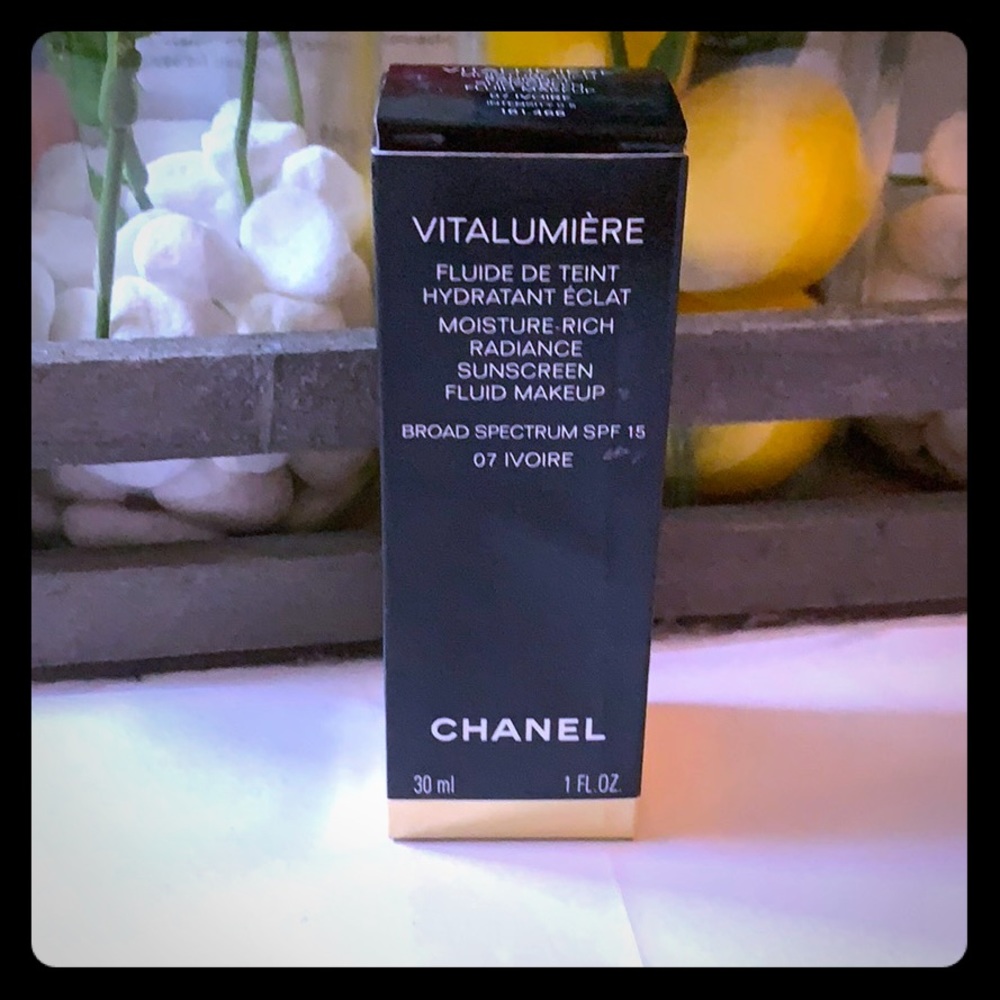 BNIB Chanel Vitalumiere Moisture Rich Foundation